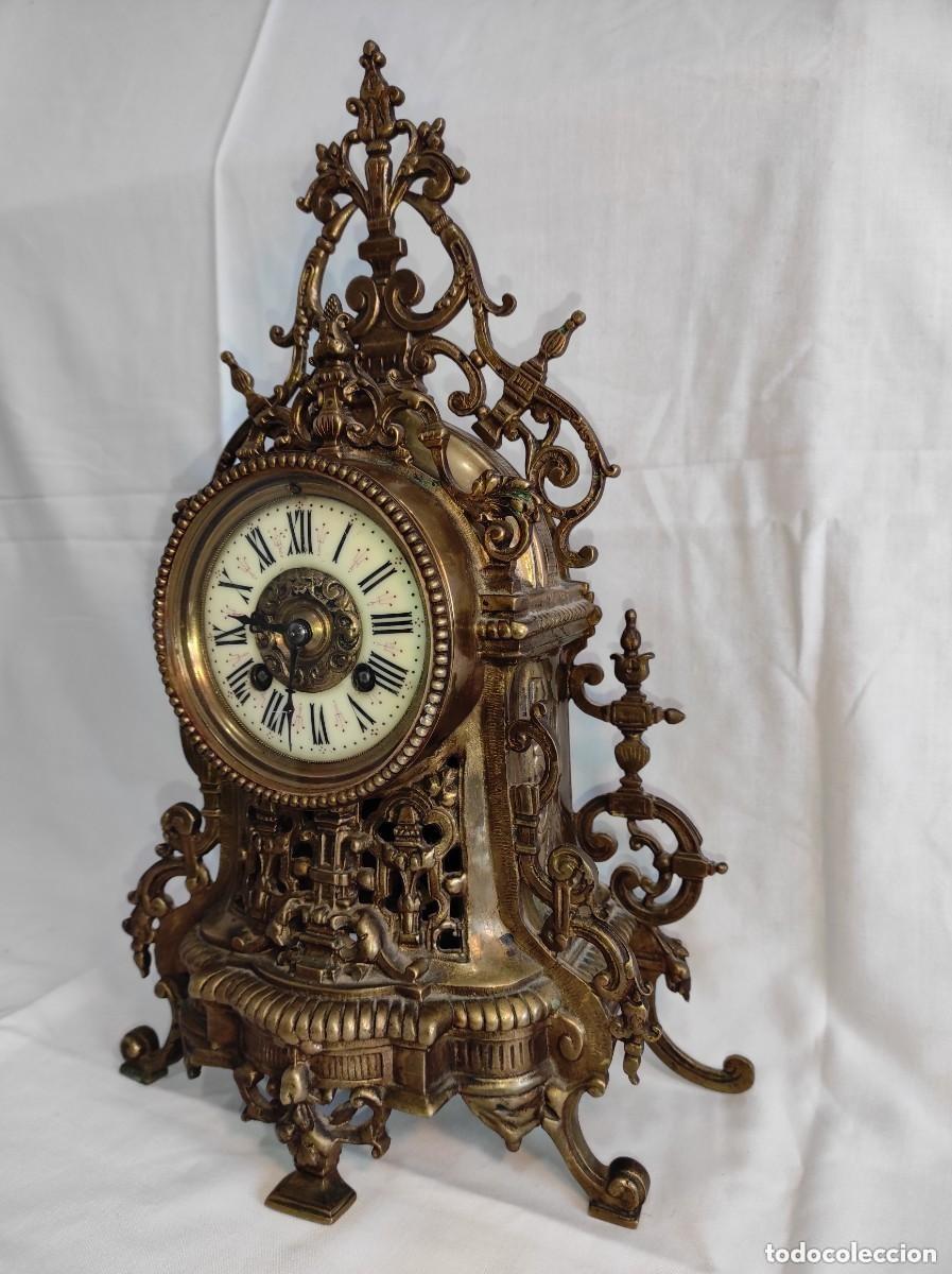Antig&uuml;edades: Antiguo reloj de p&eacute;ndulo g&oacute;tico franc&eacute;s de bronce - Foto 3