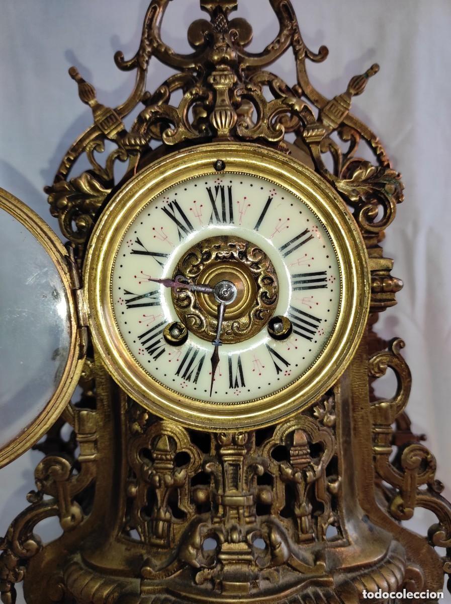 Antig&uuml;edades: Antiguo reloj de p&eacute;ndulo g&oacute;tico franc&eacute;s de bronce - Foto 5