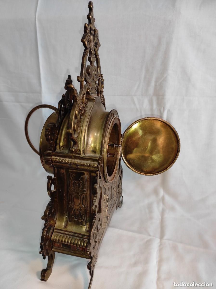 Antig&uuml;edades: Antiguo reloj de p&eacute;ndulo g&oacute;tico franc&eacute;s de bronce - Foto 7
