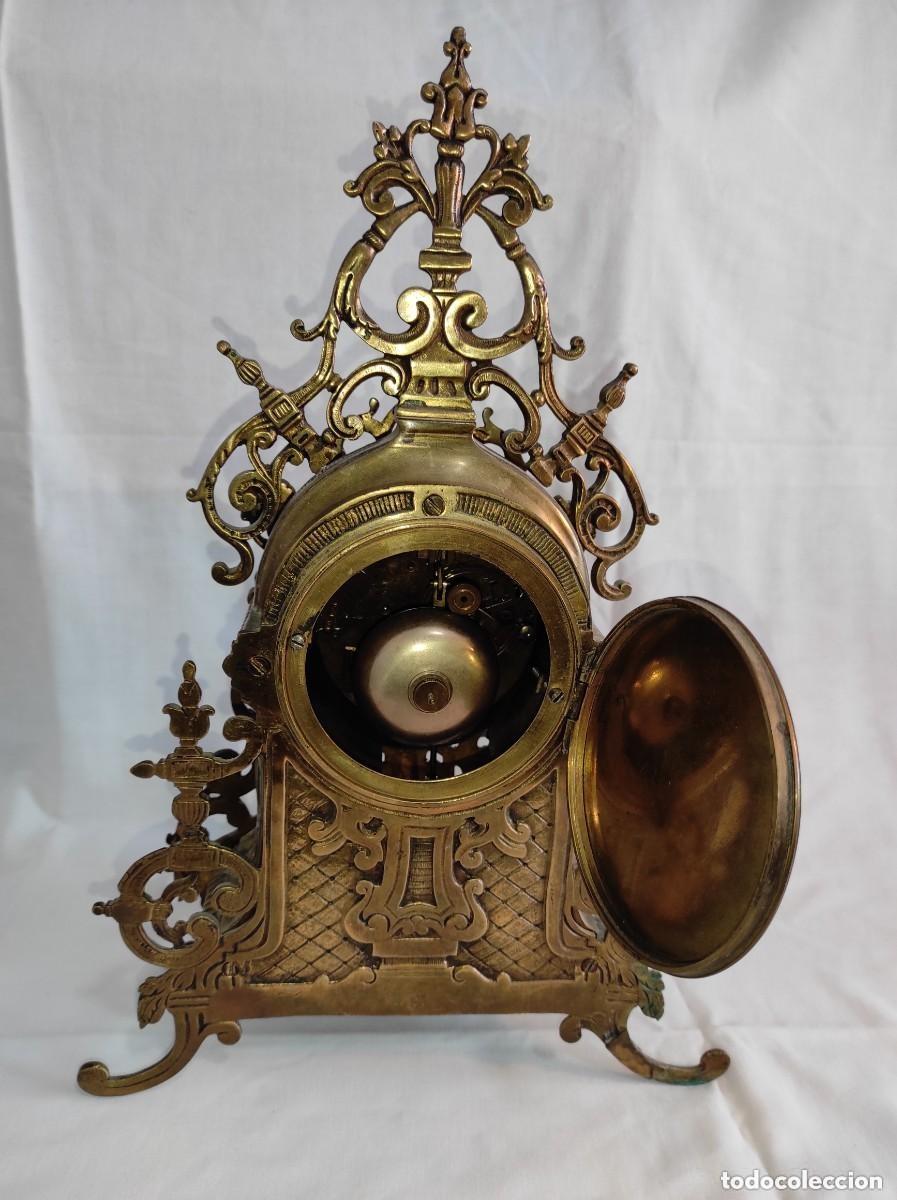 Antig&uuml;edades: Antiguo reloj de p&eacute;ndulo g&oacute;tico franc&eacute;s de bronce - Foto 8