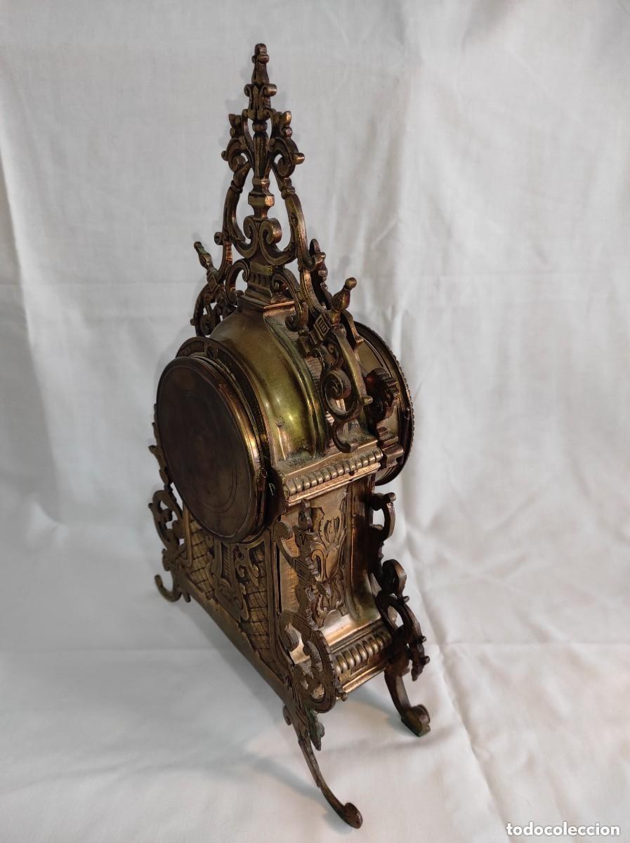 Antig&uuml;edades: Antiguo reloj de p&eacute;ndulo g&oacute;tico franc&eacute;s de bronce - Foto 12