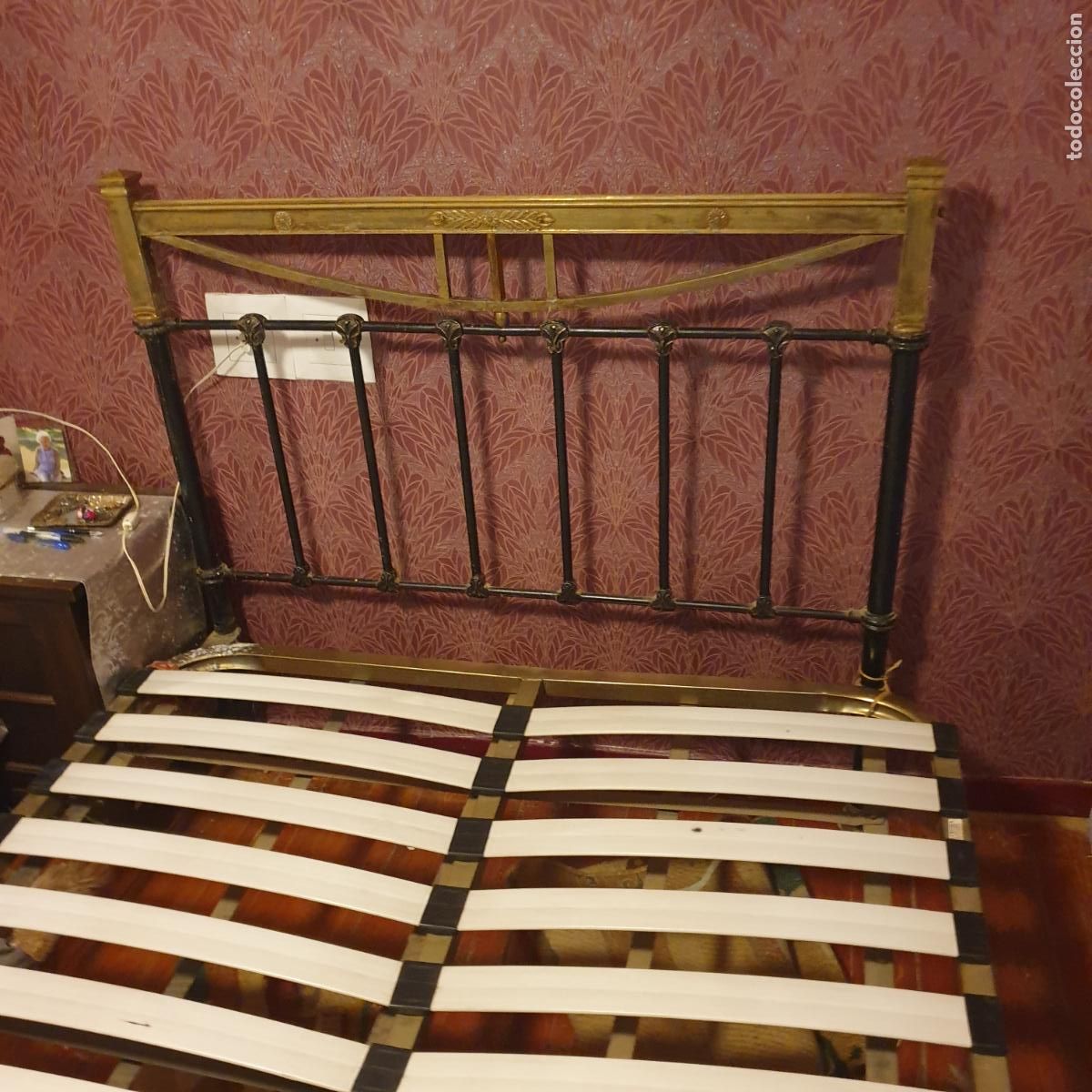 Antig&uuml;edades: ANTIGUA CAMA DE HIERRO Y LAT&Oacute;N - Foto 1