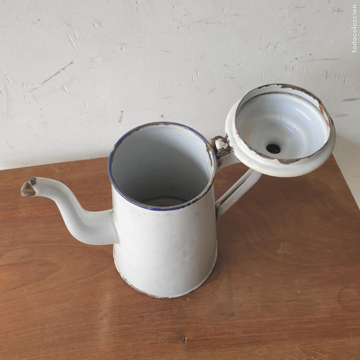 Antig&uuml;edades: ANTIGUA CAFETERA DE CHAPA ESMALTADA EN BLANCO - Foto 2