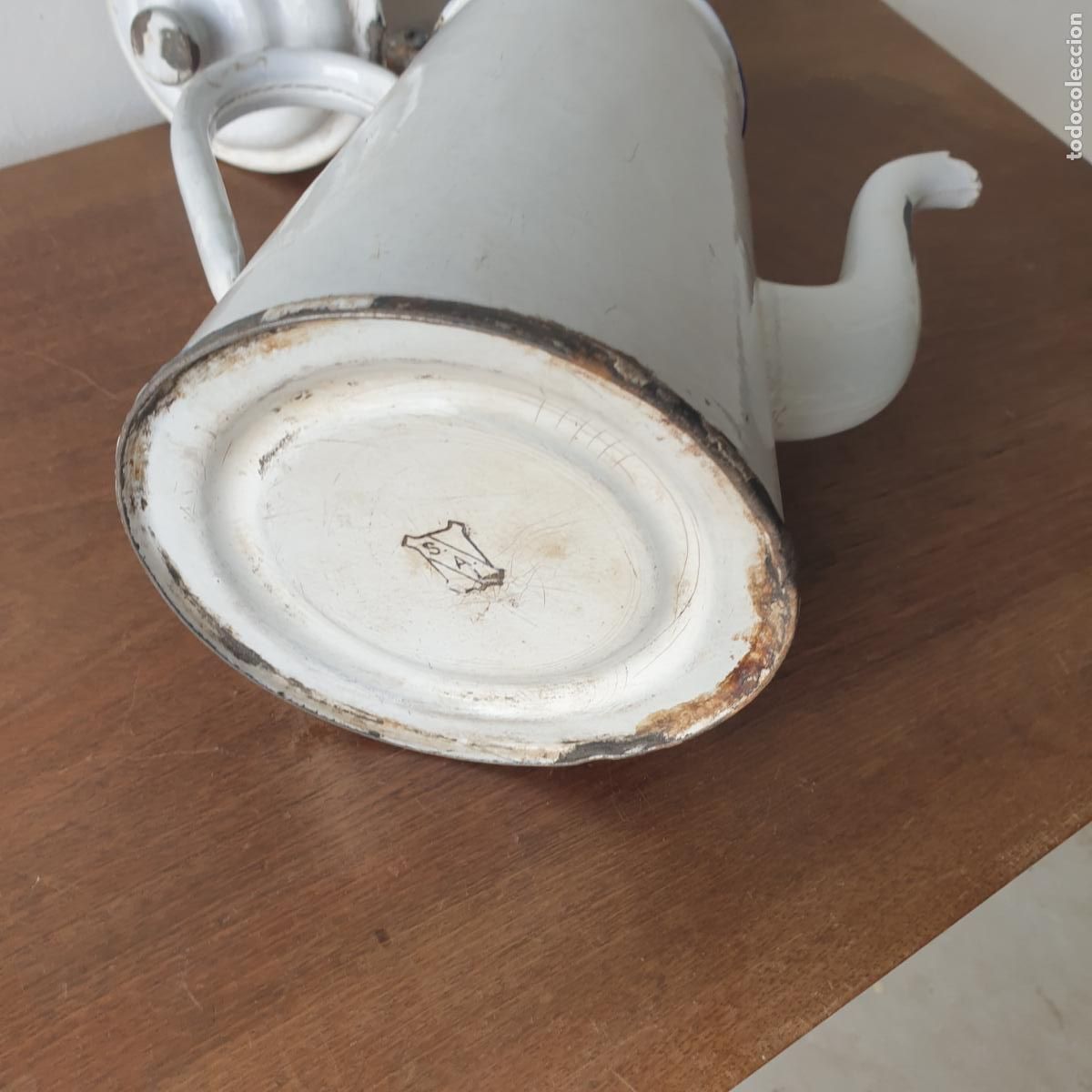 Antig&uuml;edades: ANTIGUA CAFETERA DE CHAPA ESMALTADA EN BLANCO - Foto 5