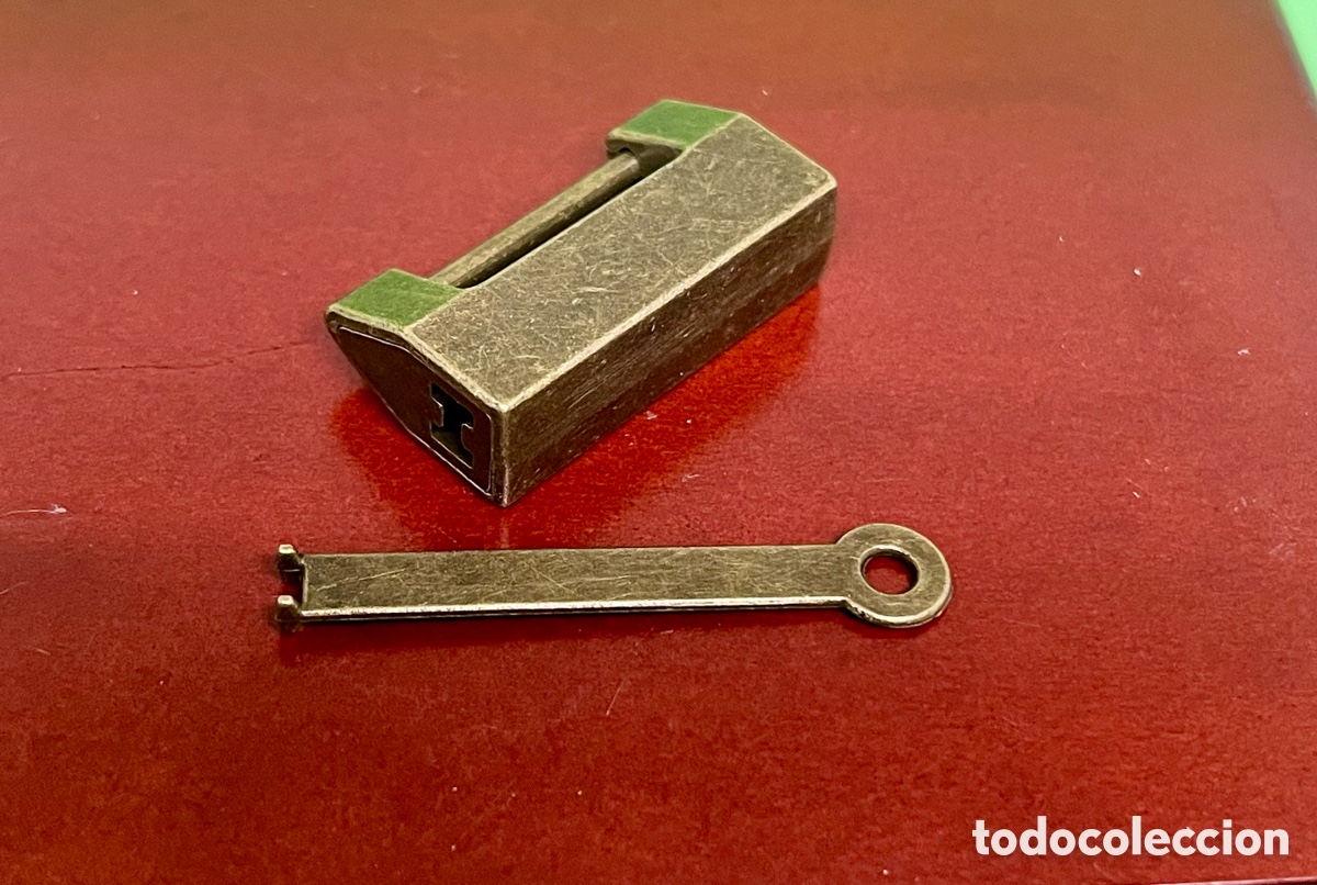Antig&uuml;edades: CANDADO CHINO CON LLAVE - Foto 2