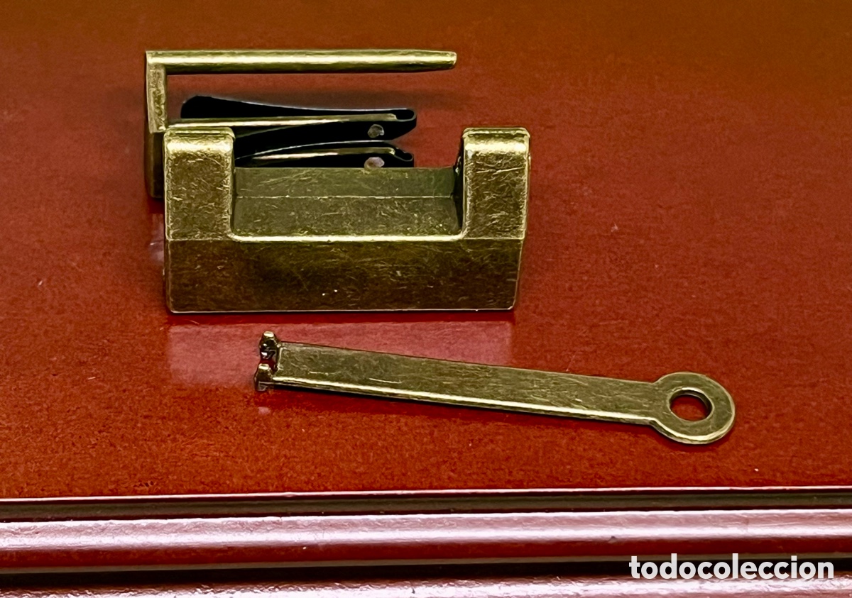 Antig&uuml;edades: CANDADO CHINO CON LLAVE - Foto 3