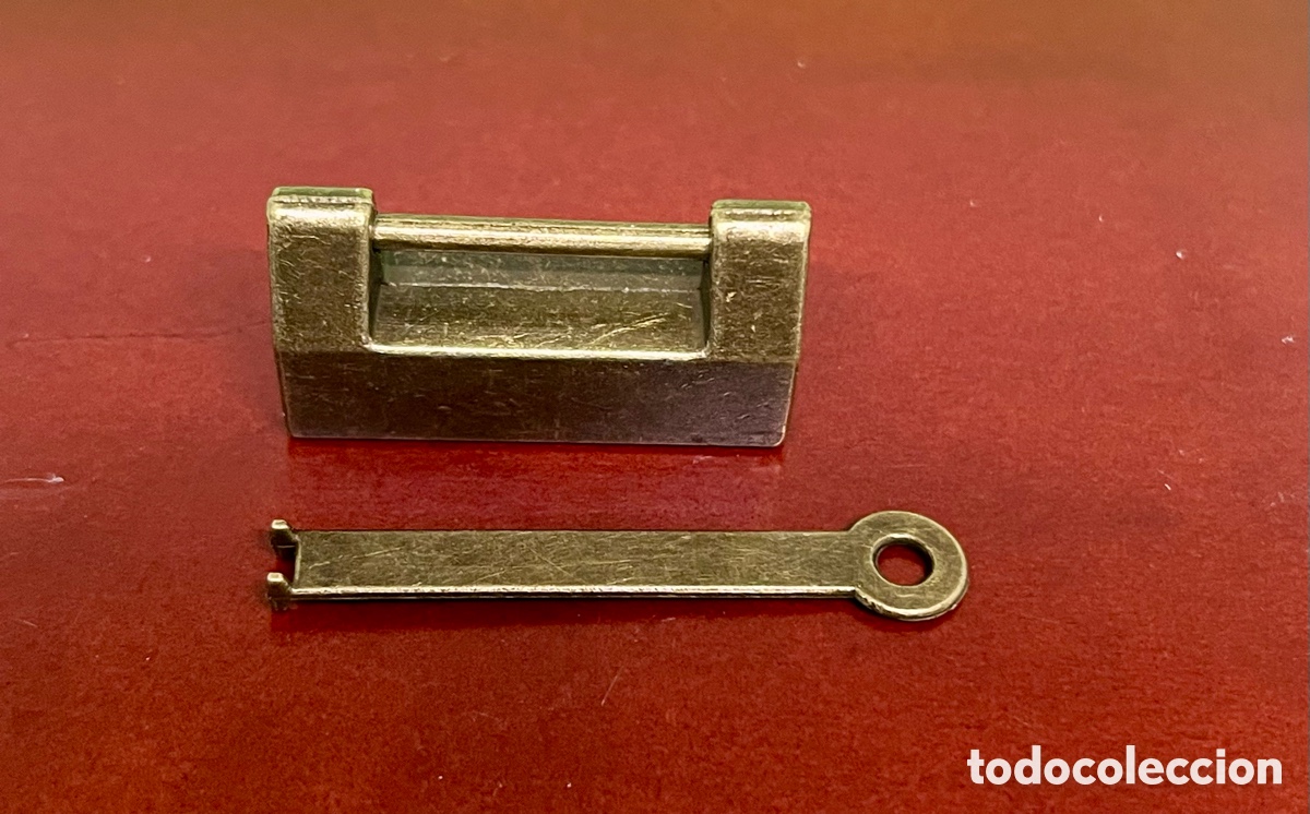 Antig&uuml;edades: CANDADO CHINO CON LLAVE - Foto 1