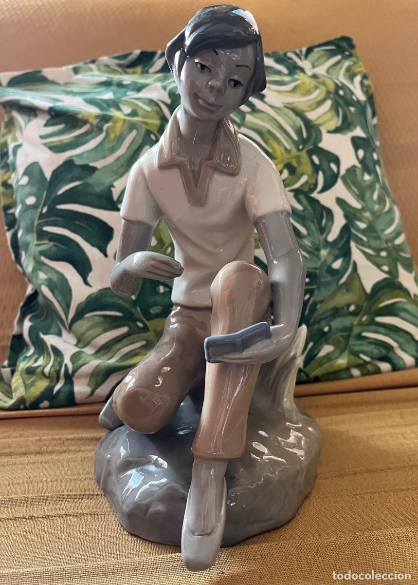 Antig&uuml;edades: Porcelana Joven lector - Foto 1