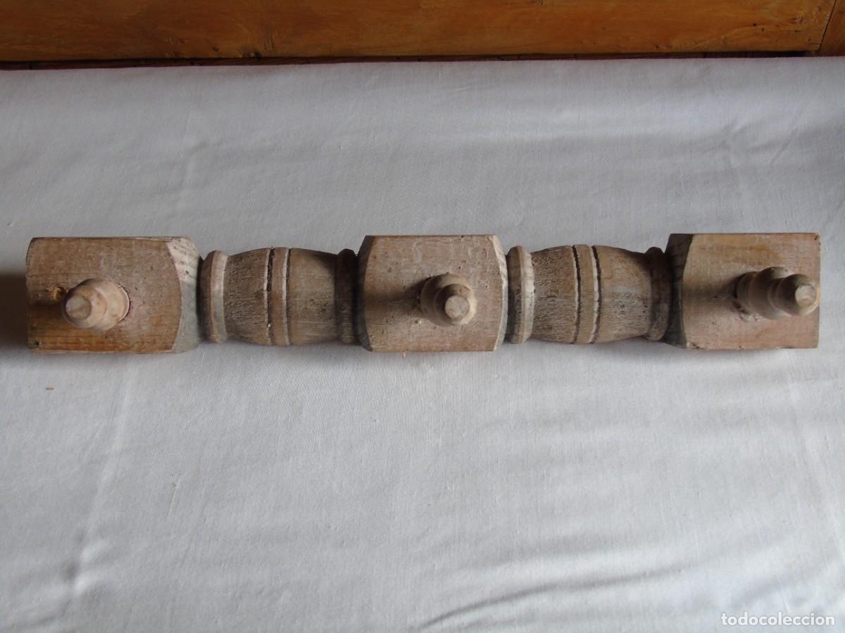 Antig&uuml;edades: PEQUE&Ntilde;O PERCHERO R&Uacute;STICO DE MADERA, 3 PERCHAS. - Foto 1
