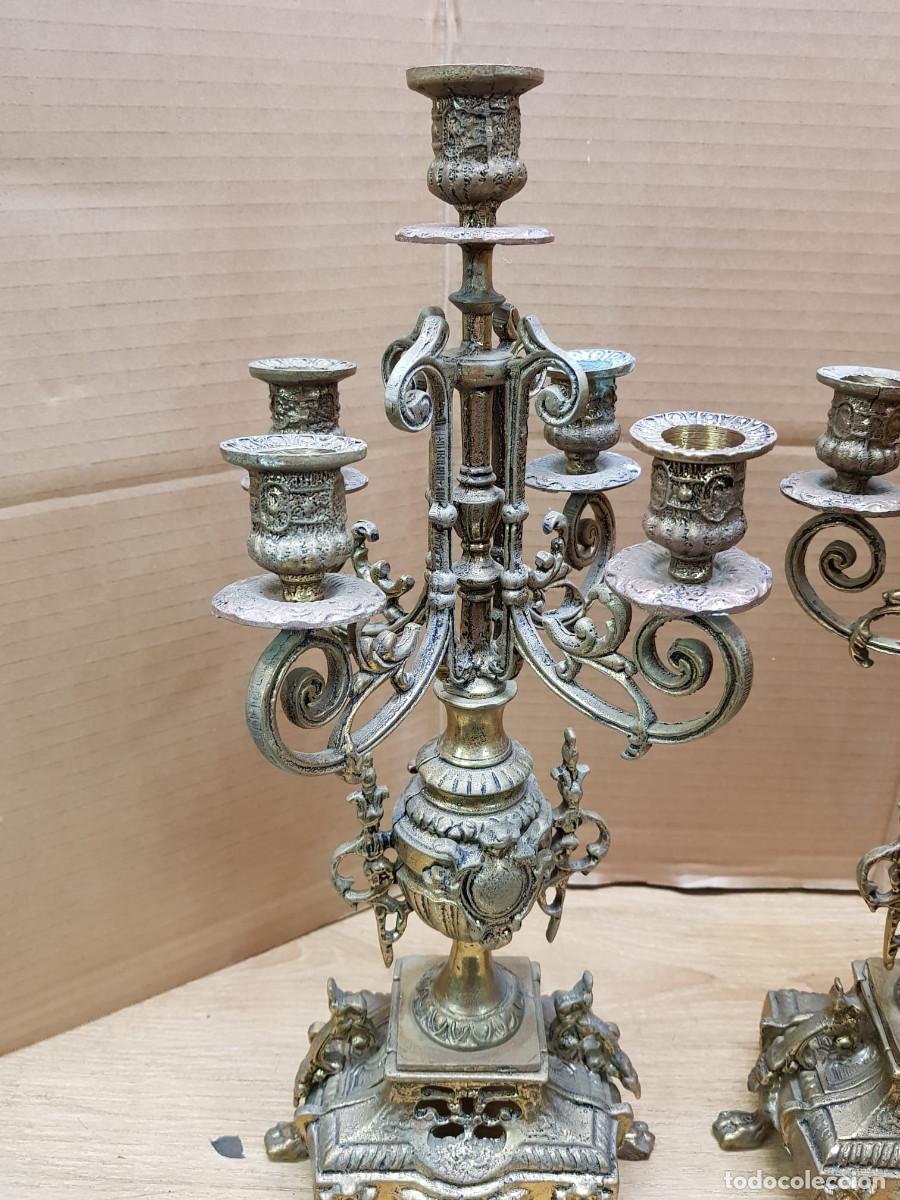 Antig&uuml;edades: PAREJA DE ANTIGUOS CANDELABROS DE BRONCE - Foto 3