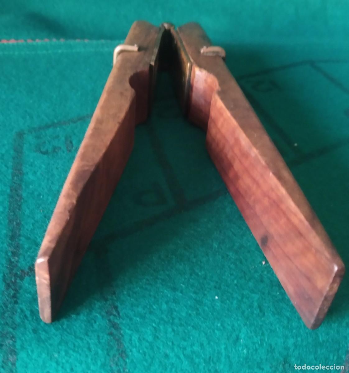 Antig&uuml;edades: CASCANUECES DE MADERA Y LATON - Foto 3