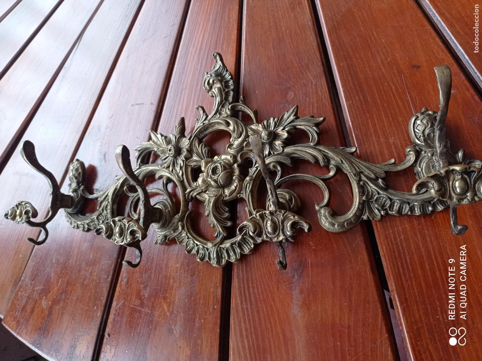 Antiquit&auml;ten: PERCHERO EN BRONCE MACIZO. 55 CM LONG. 2.1 KG EL DE LA FOTO.