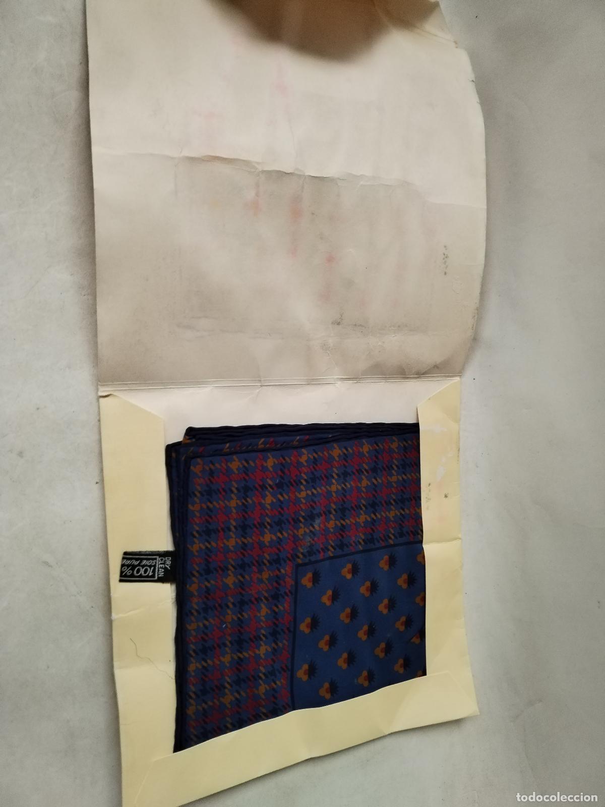 Antig&uuml;edades: pa&ntilde;uelo de seda givenchy vintage paris - c150 - Foto 2