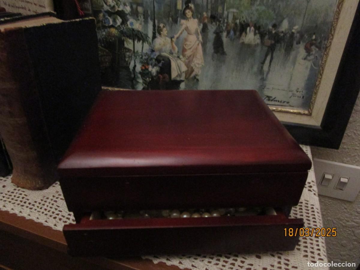 Antig&uuml;edades: ANTIGUO Y ELEGANTE JOYERO DE MADERA - Foto 2