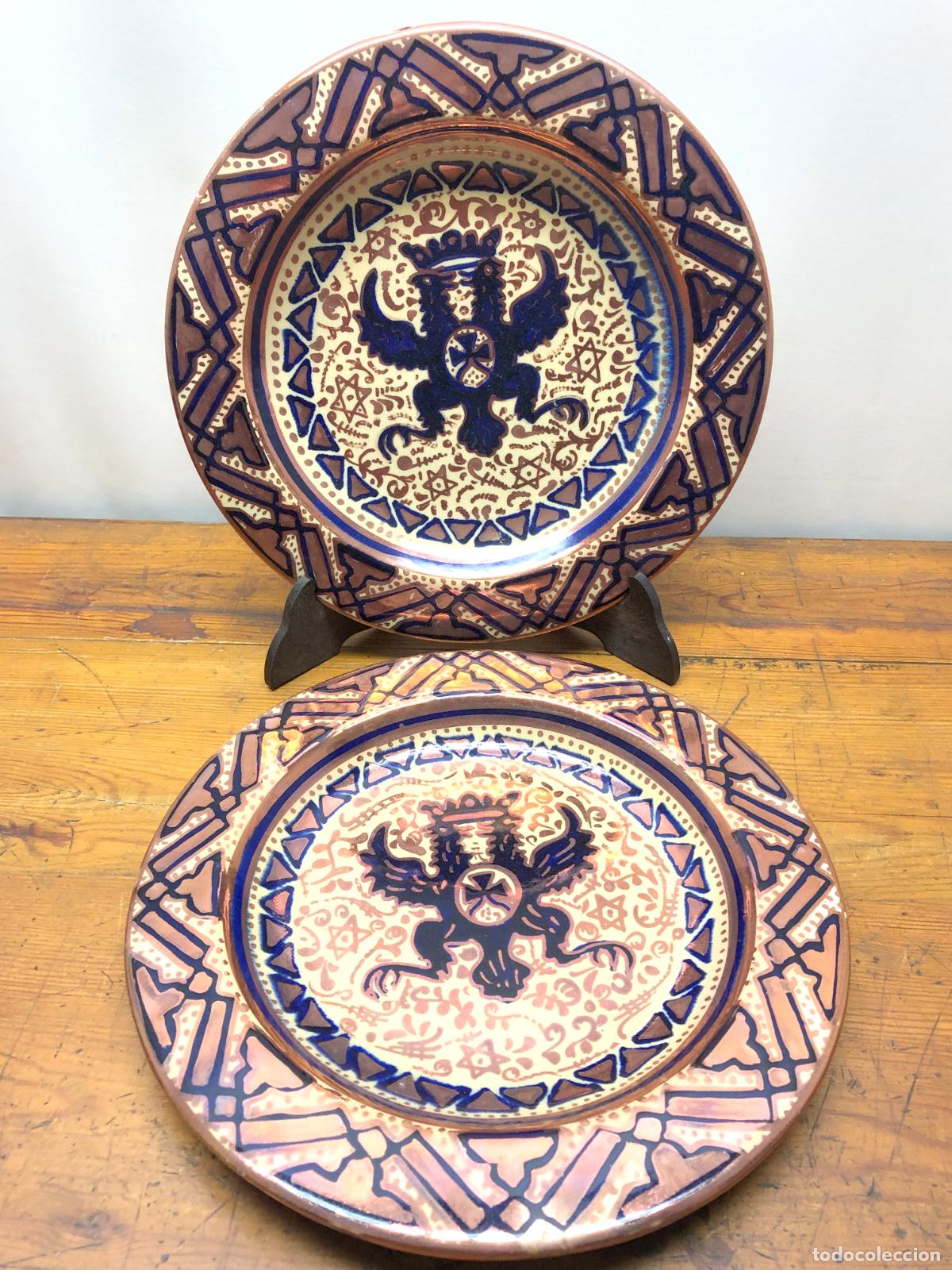 Antig&uuml;edades: Pareja de antiguos platos braseros - Reflejos Manises - &Aacute;guila bic&eacute;fala cobalto