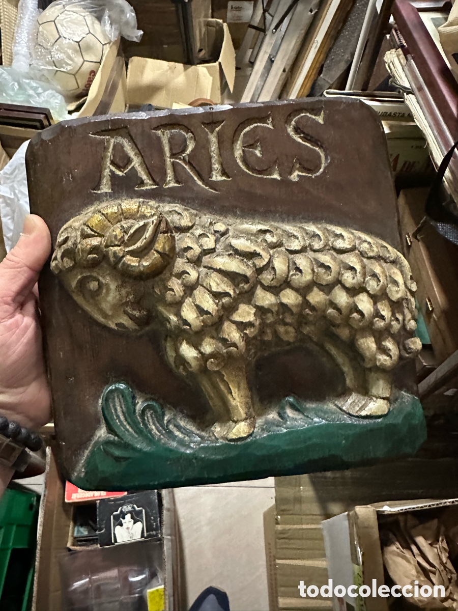 Antig&uuml;edades: Placa tallada en madera horiscopo aries - Foto 1