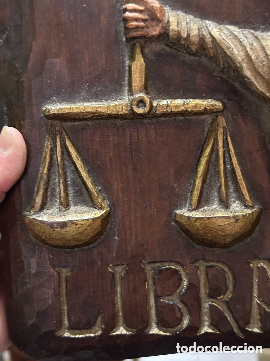 Antig&uuml;edades: Placa tallada en madera horiscopo libra - Foto 4