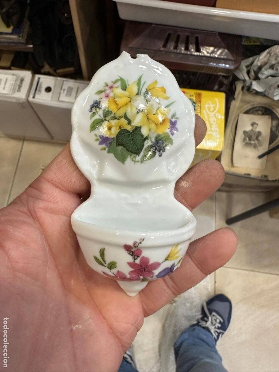 Antig&uuml;edades: Bonito benditera porcelana esmaltada - Foto 1