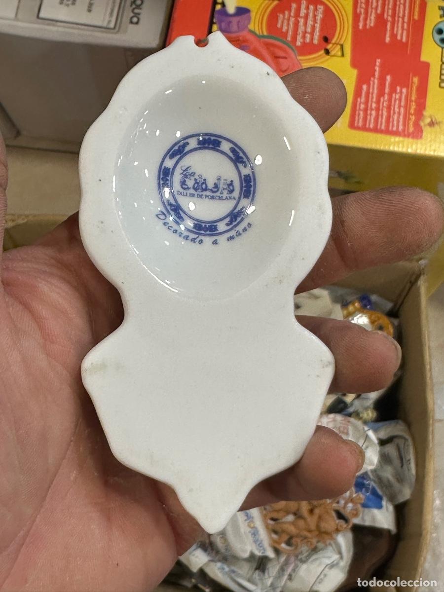 Antig&uuml;edades: Bonito benditera porcelana esmaltada - Foto 4