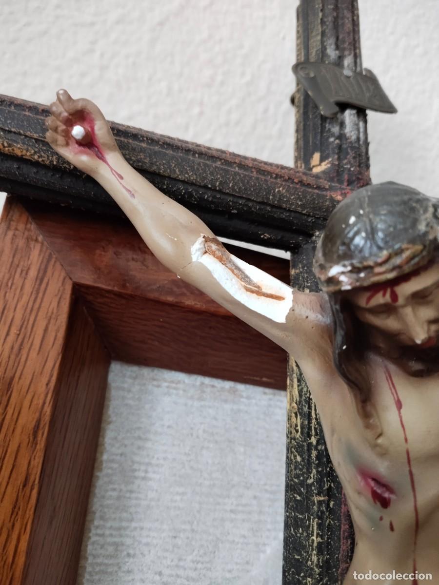 Antig&uuml;edades: Crucifijo en escayola. - Foto 4