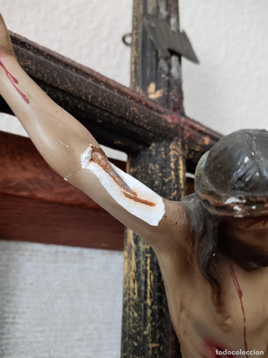 Antig&uuml;edades: Crucifijo en escayola. - Foto 5
