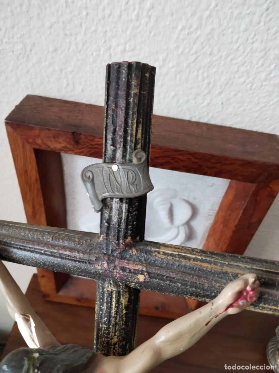 Antig&uuml;edades: Crucifijo en escayola. - Foto 7