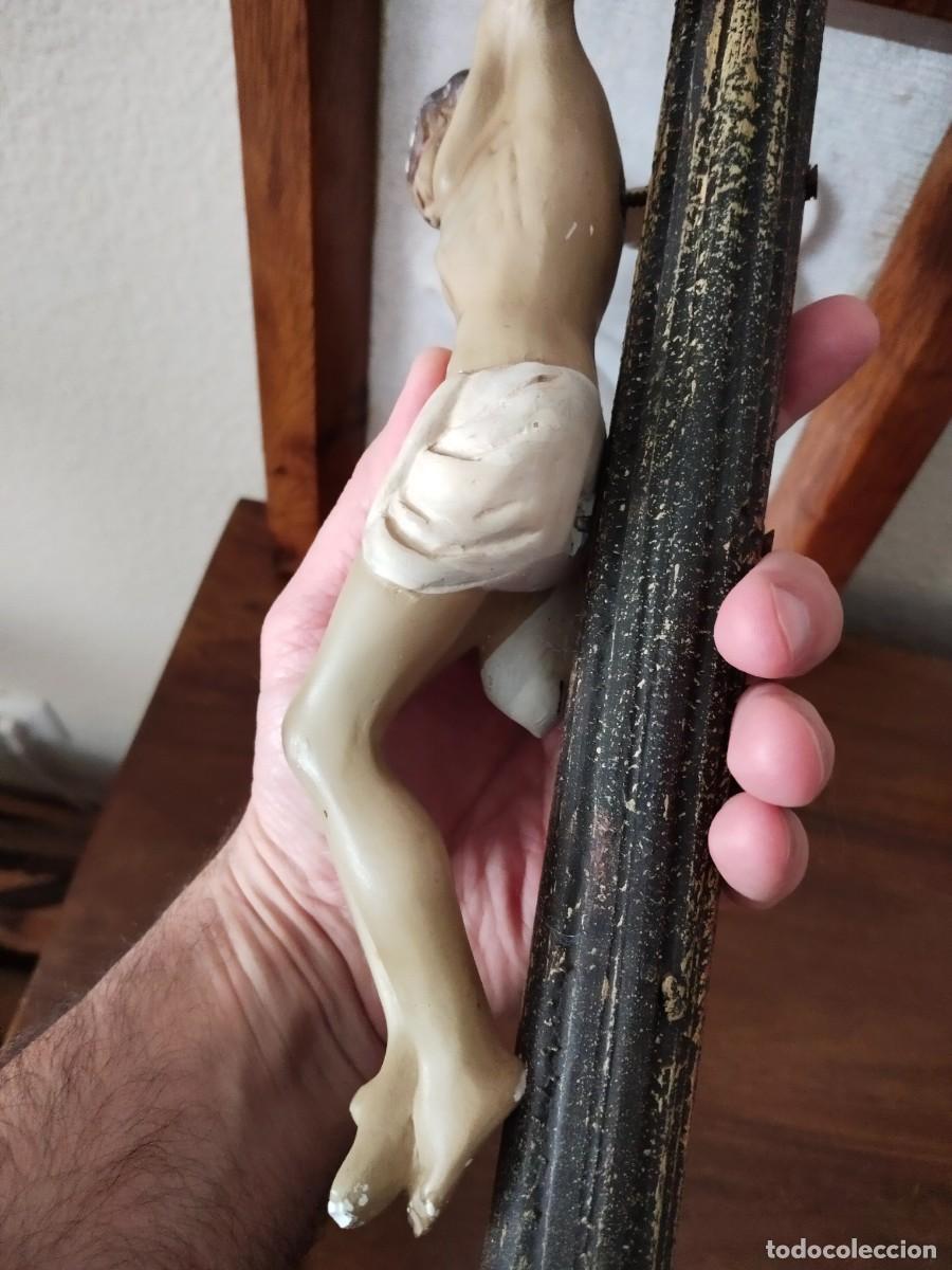Antig&uuml;edades: Crucifijo en escayola. - Foto 10