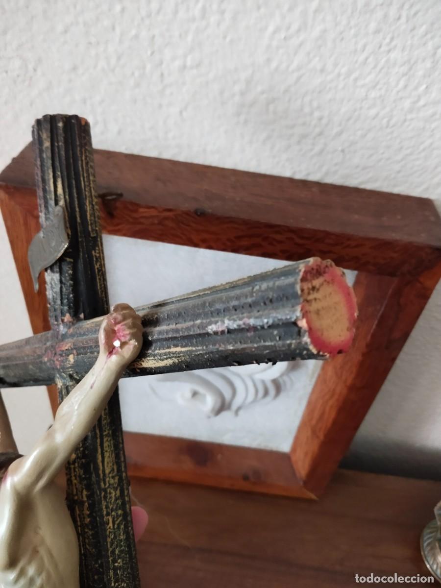 Antig&uuml;edades: Crucifijo en escayola. - Foto 11