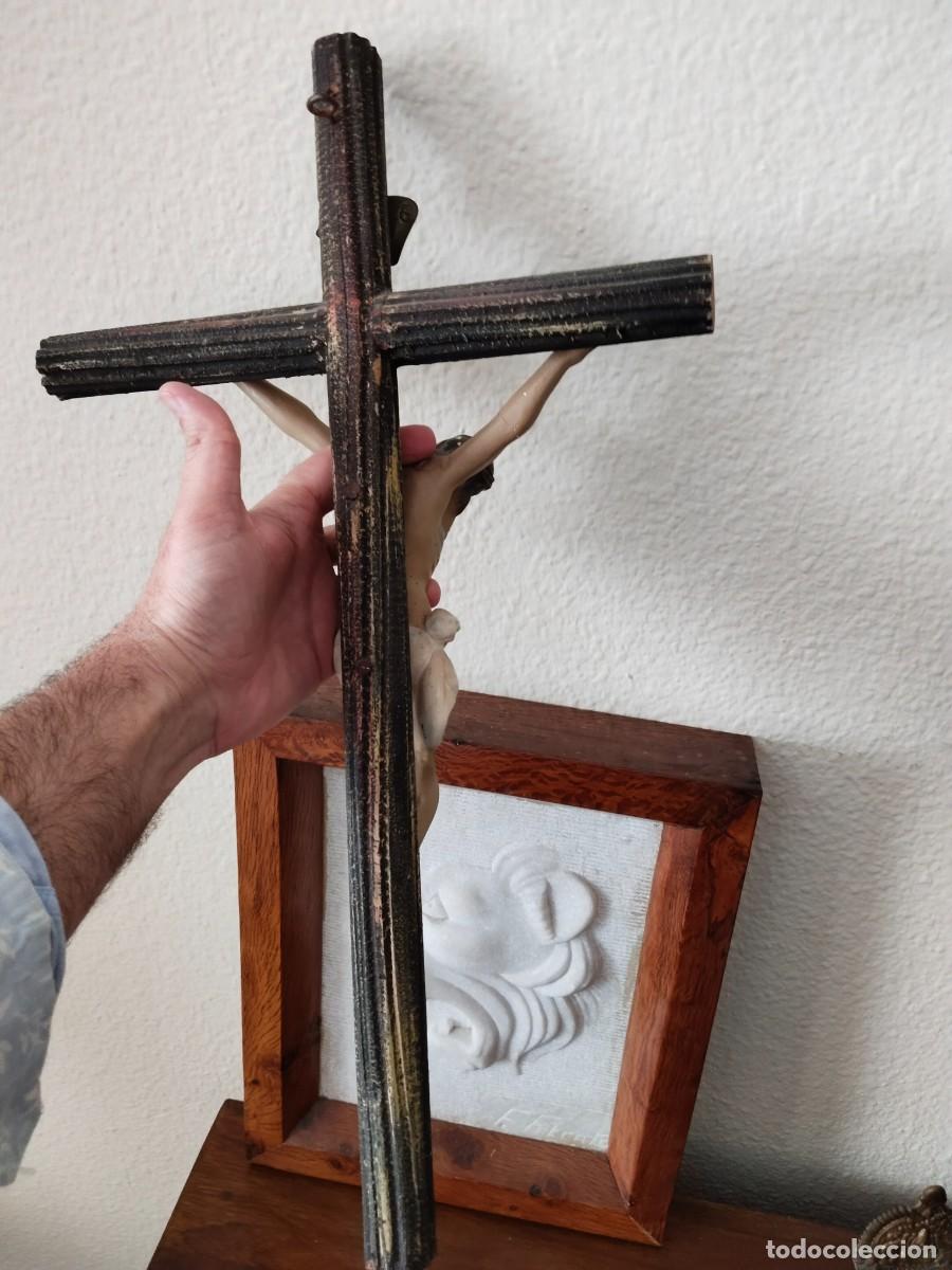 Antig&uuml;edades: Crucifijo en escayola. - Foto 14