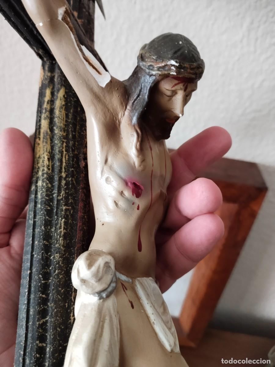 Antig&uuml;edades: Crucifijo en escayola. - Foto 15