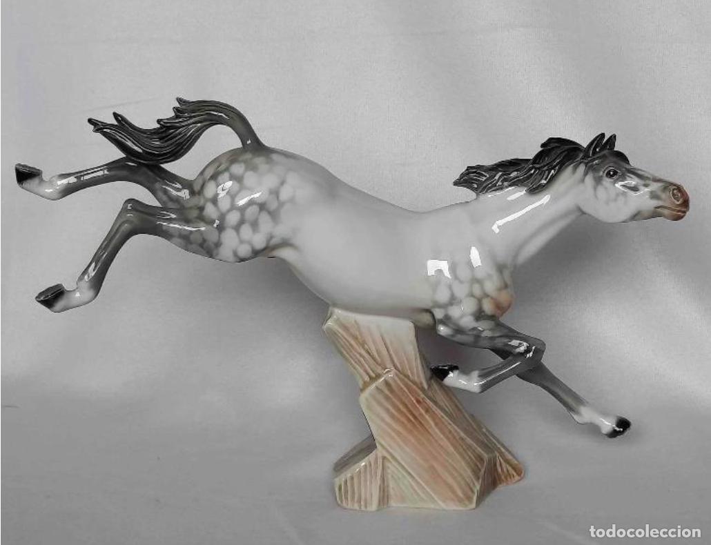 Antig&uuml;edades: Figura Caballo de Porcelana de Algora - Foto 1
