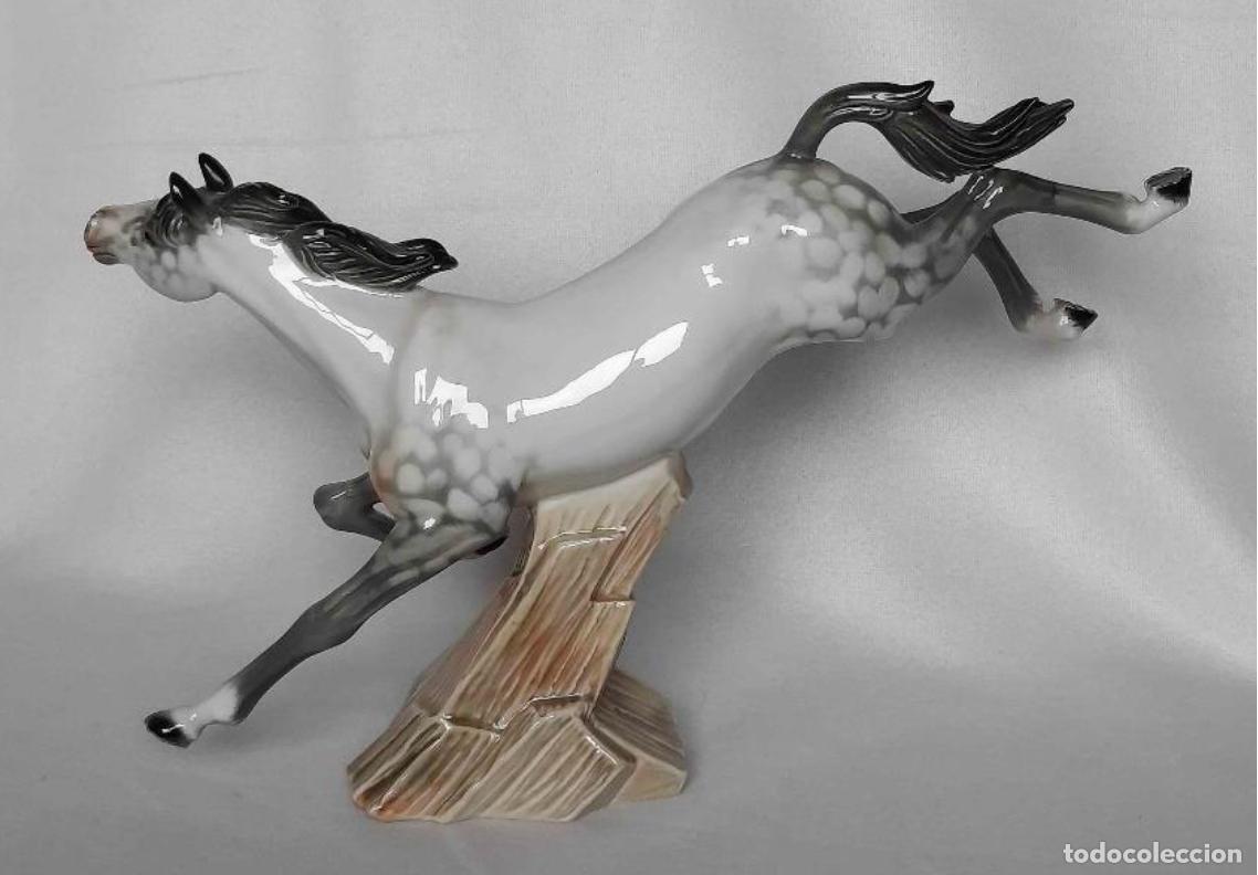 Antig&uuml;edades: Figura Caballo de Porcelana de Algora - Foto 2