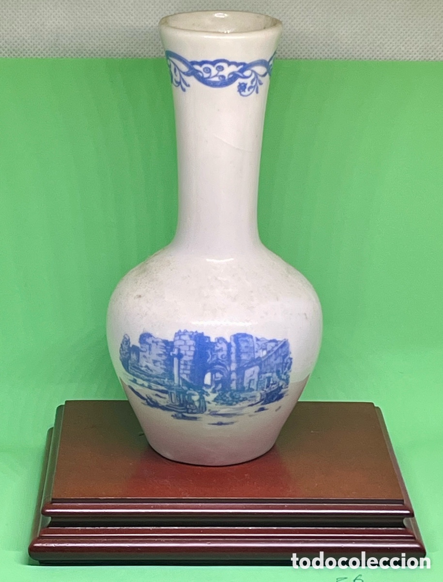 Antig&uuml;edades: JARR&Oacute;N DE PORCELANA CON IGLESIA Y CASTILLO - Foto 3