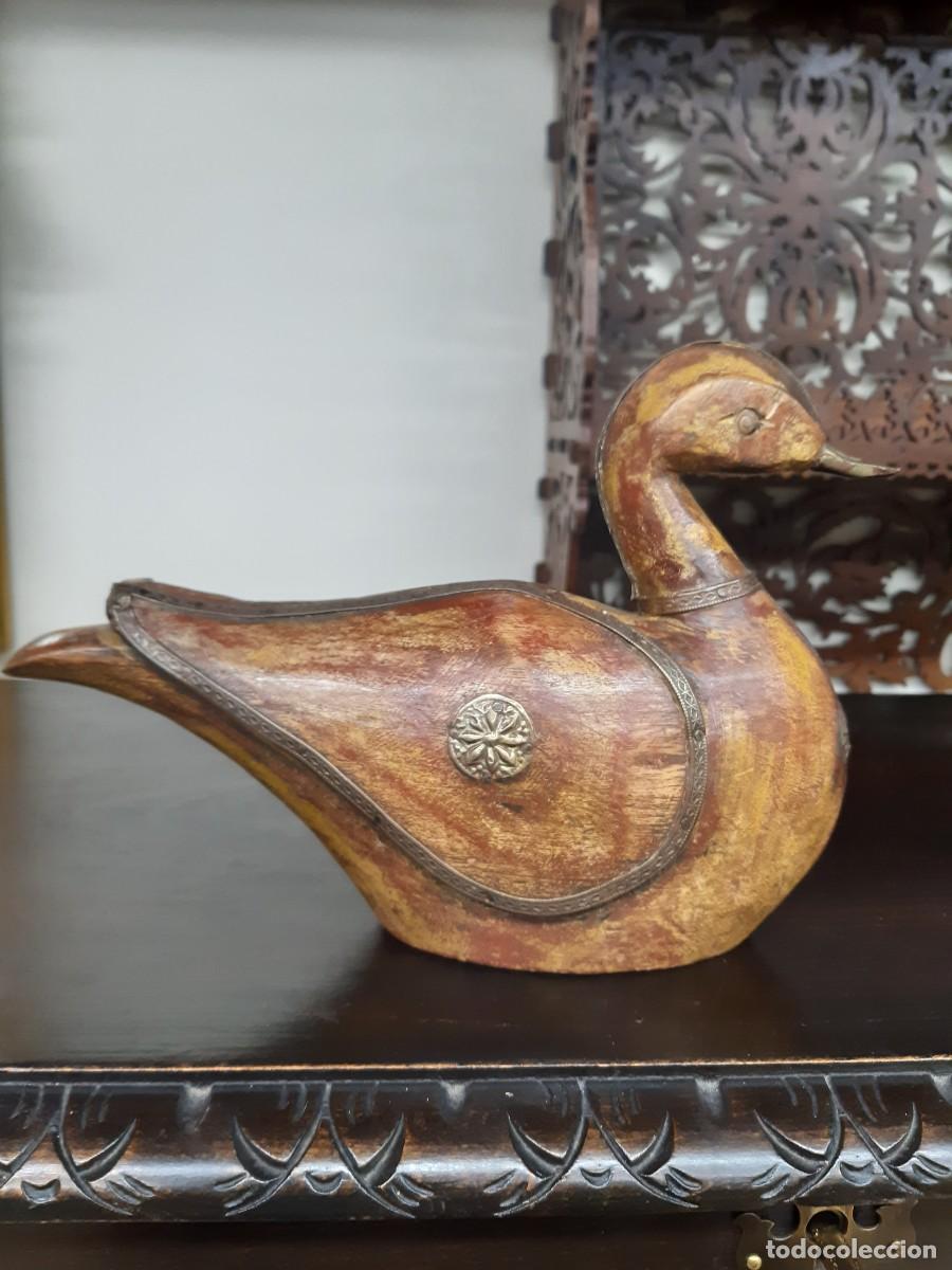Antig&uuml;edades: PATO DE MADERA CON LATON/BRONCE. - Foto 6