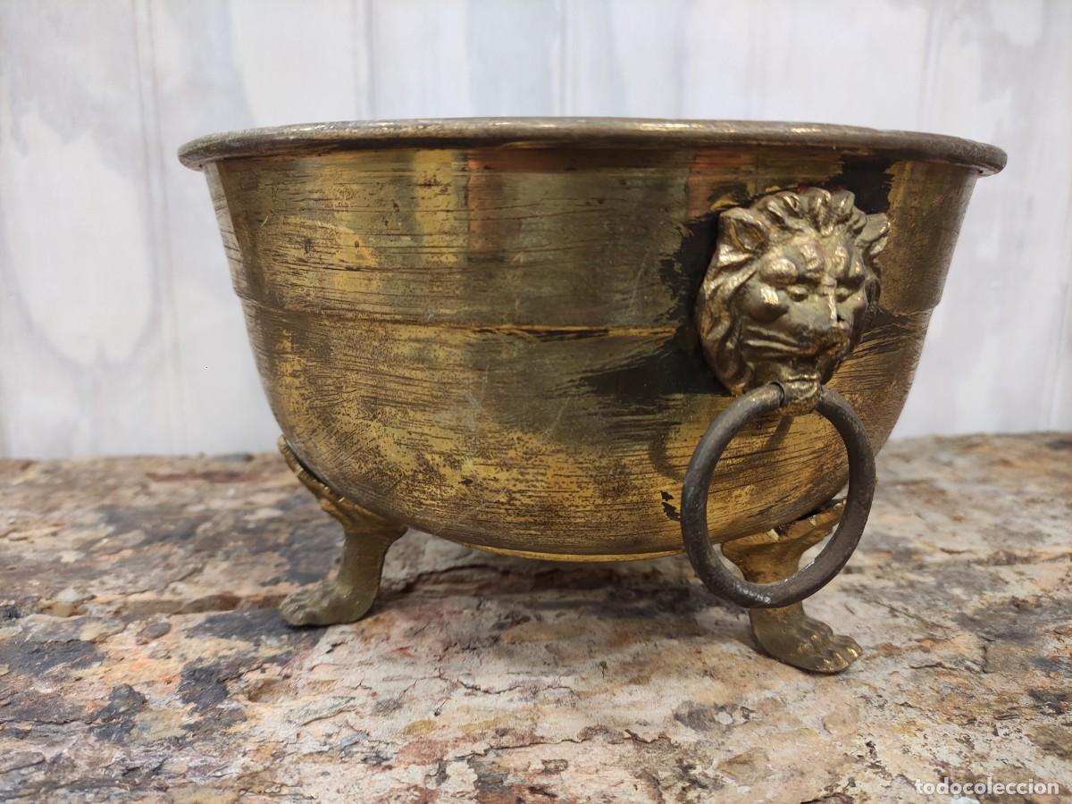 Antig&uuml;edades: Macetero o centro de mesa de laton - Foto 3