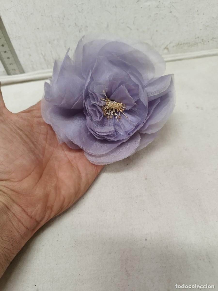 Antig&uuml;edades: Antigua flor de tela, complemento para sombrero, gorro de mujer.. - Foto 1