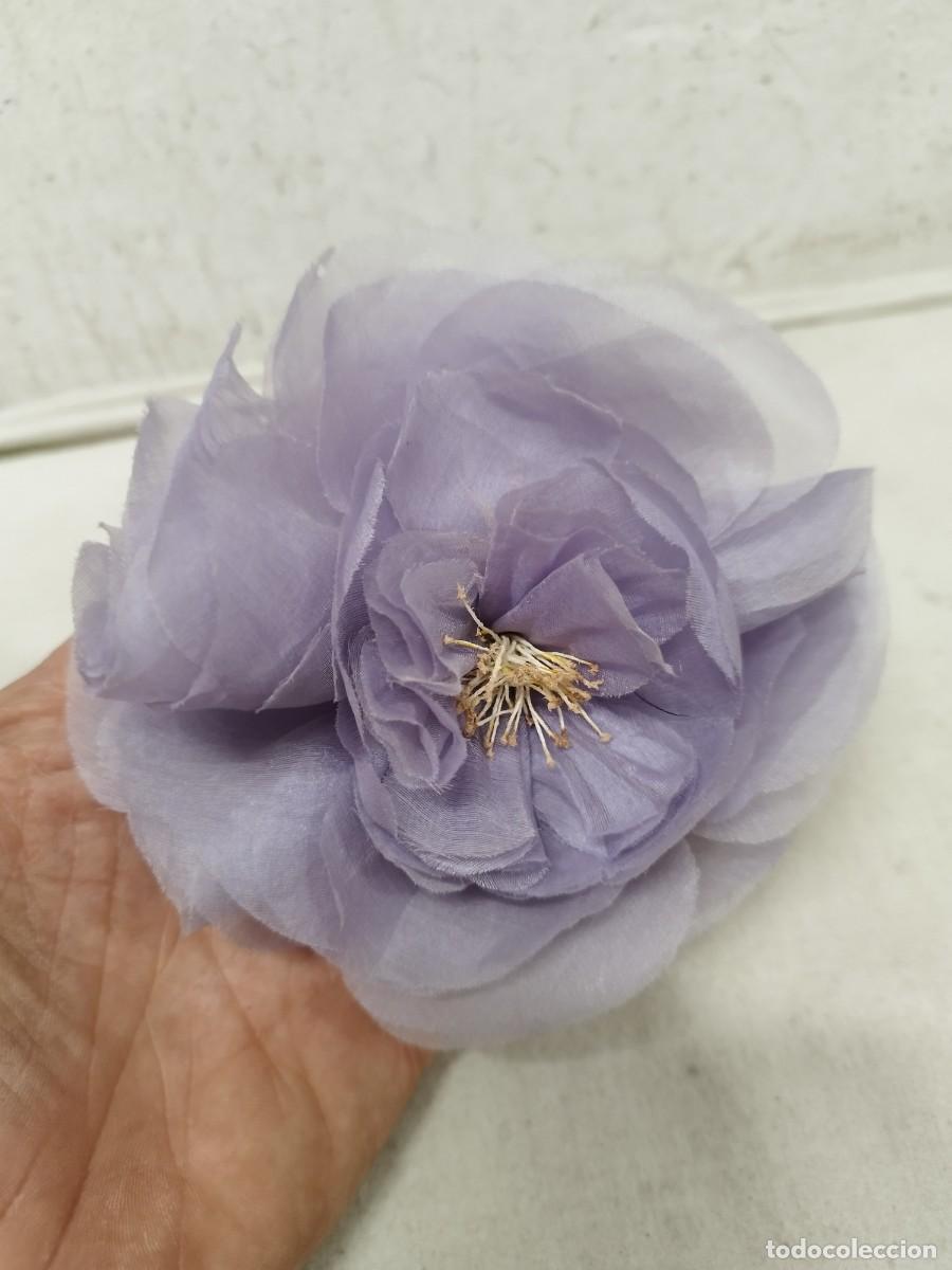 Antig&uuml;edades: Antigua flor de tela, complemento para sombrero, gorro de mujer.. - Foto 2