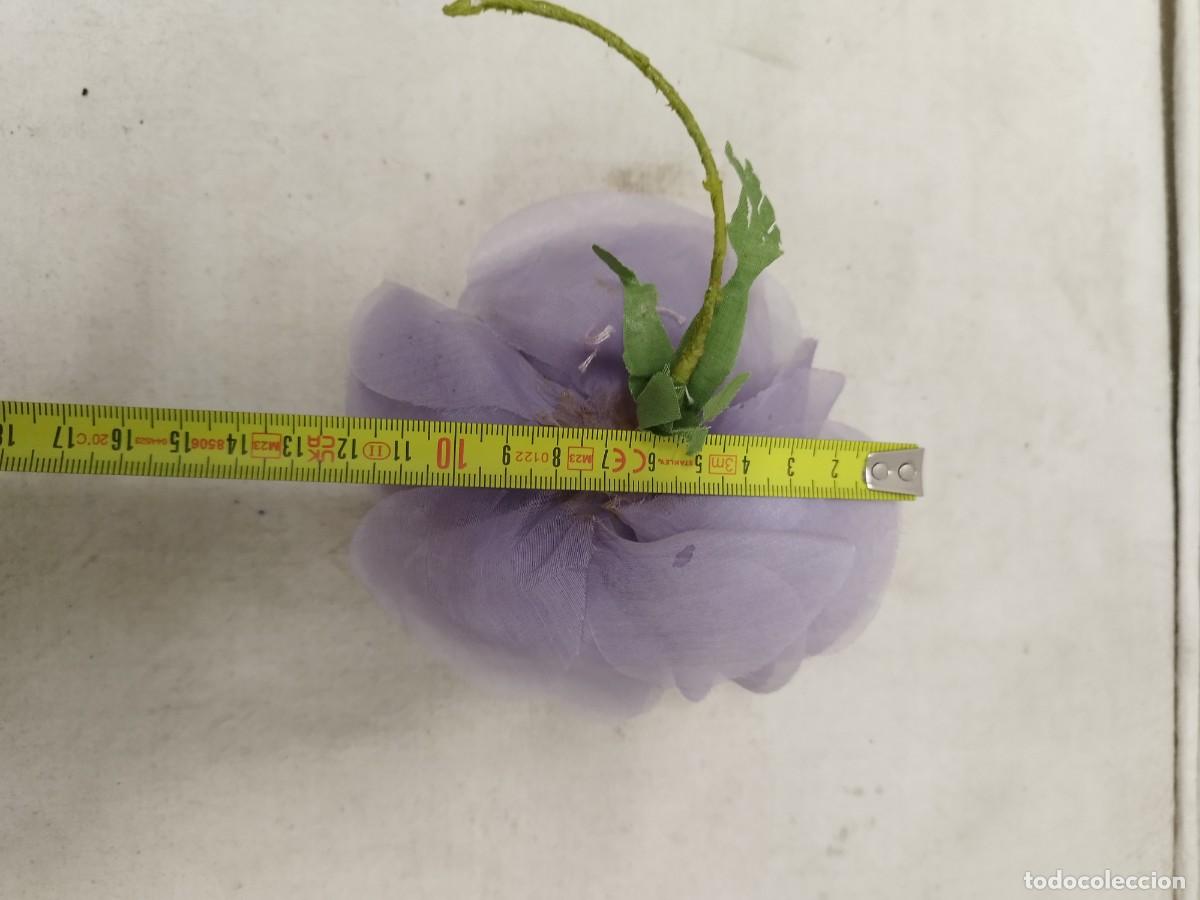 Antig&uuml;edades: Antigua flor de tela, complemento para sombrero, gorro de mujer.. - Foto 5