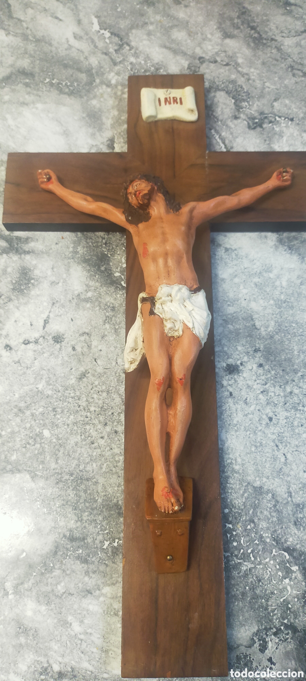 Antig&uuml;edades: Crucifijo madera y estuco pintado - Foto 3