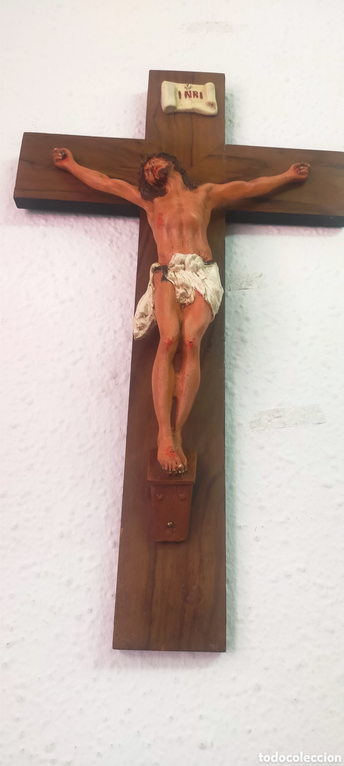 Antig&uuml;edades: Crucifijo madera y estuco pintado - Foto 1