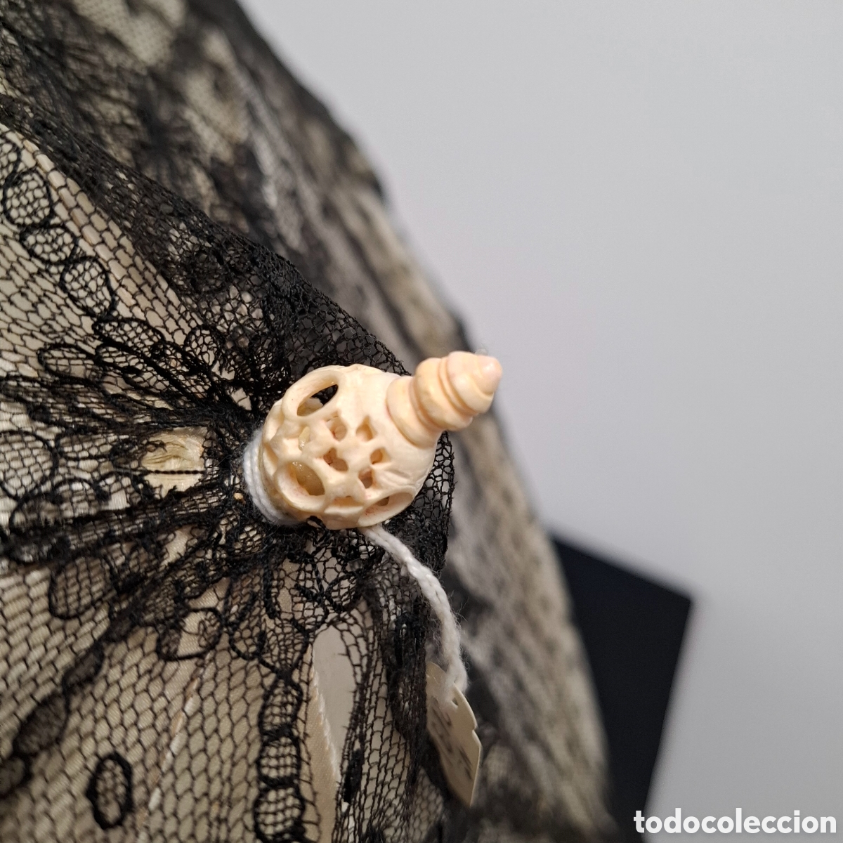 Antig&uuml;edades: Sombrilla con seda y encaje y mango en hueso con talla. - Foto 10