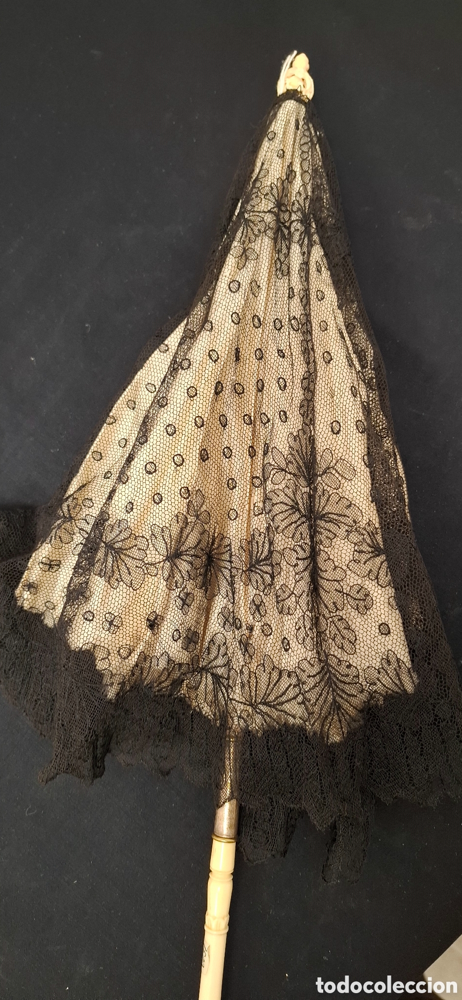 Antig&uuml;edades: Sombrilla con seda y encaje y mango en hueso con talla. - Foto 12