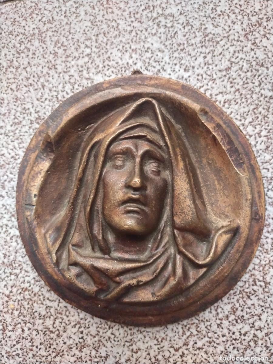 Antig&uuml;edades: BRONCE DE LA VIRGEN EN RELIEVE MEDALL&Oacute;N DE 13CMS DE DIAMETRO - Foto 1