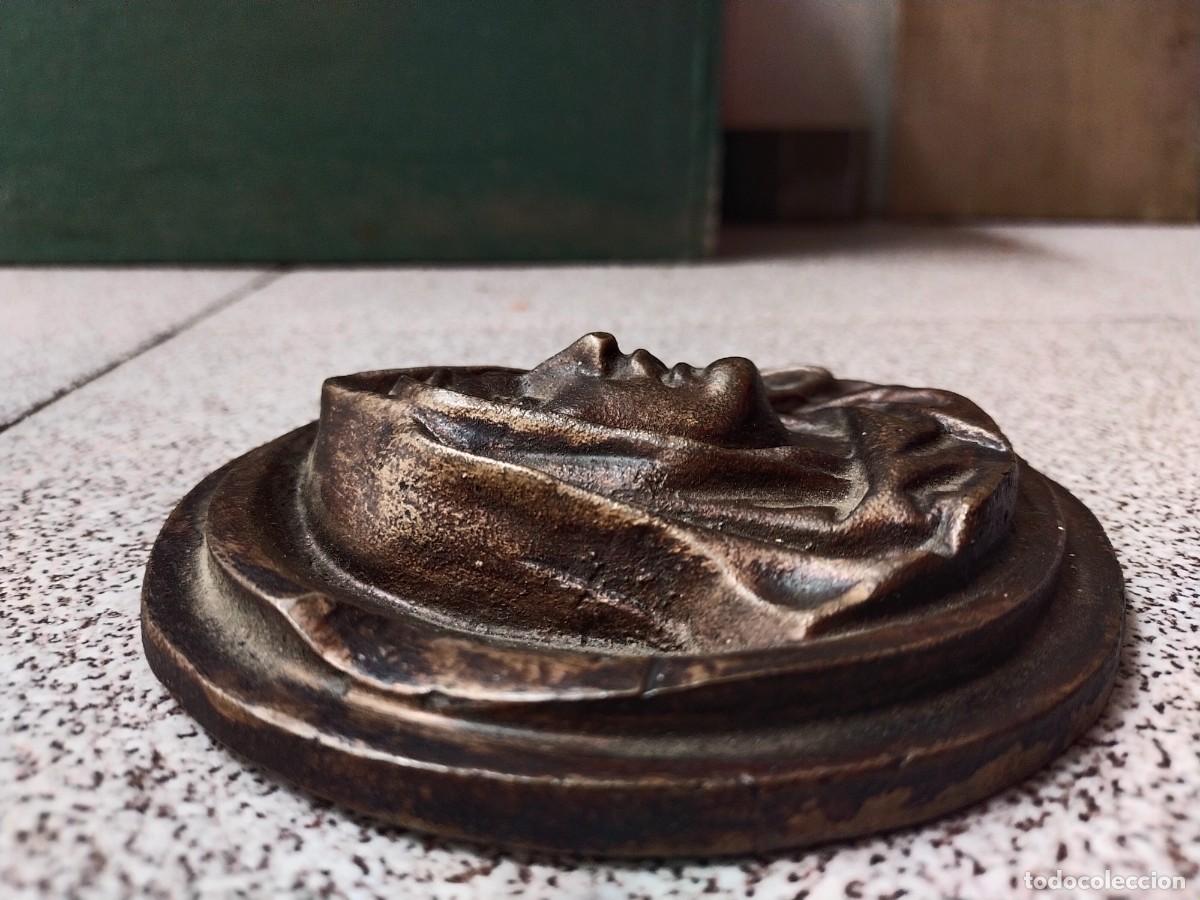 Antig&uuml;edades: BRONCE DE LA VIRGEN EN RELIEVE MEDALL&Oacute;N DE 13CMS DE DIAMETRO - Foto 2