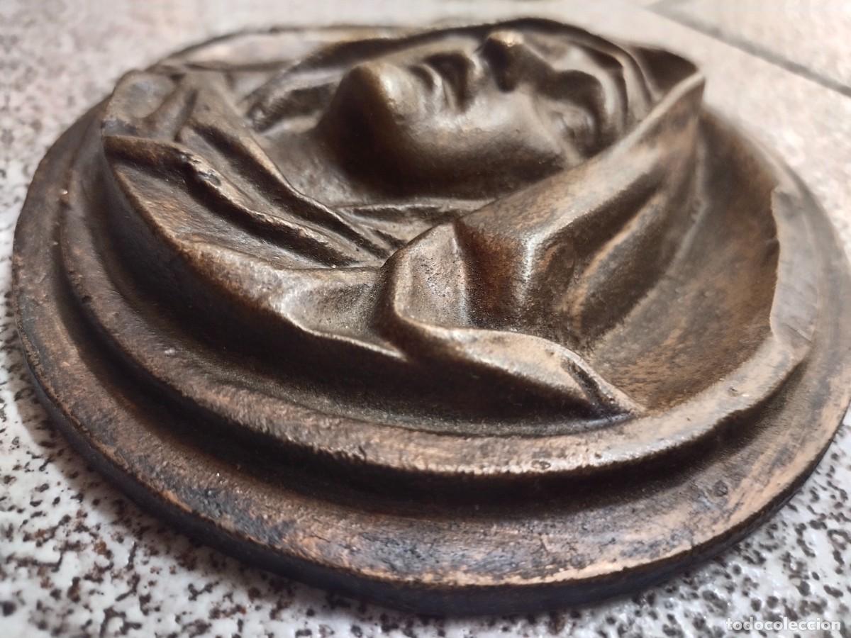 Antig&uuml;edades: BRONCE DE LA VIRGEN EN RELIEVE MEDALL&Oacute;N DE 13CMS DE DIAMETRO - Foto 4