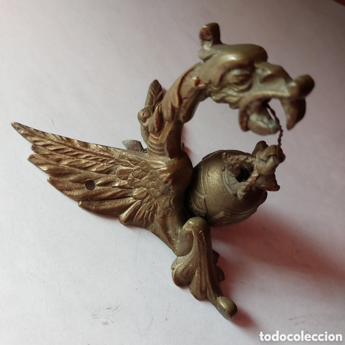 Antig&uuml;edades: Aplique bronce. Dragon con campana - Foto 2