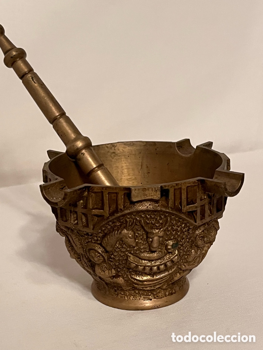 Antiquit&eacute;s: Almirez de Bronce con motivos religiosos
