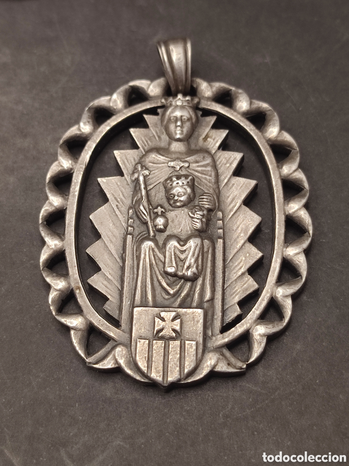 Antig&uuml;edades: Medalla en plata de la virgen de la Merced - Foto 1