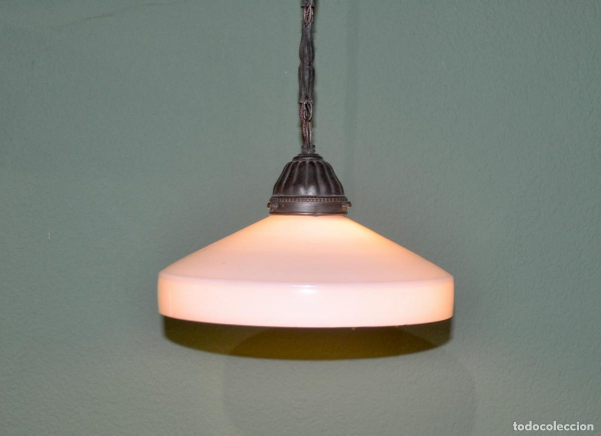 Antig&uuml;edades: L&aacute;mpara art deco opalina blanca con cadena de lat&oacute;n - Foto 14