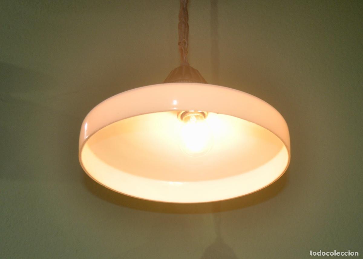 Antig&uuml;edades: L&aacute;mpara art deco opalina blanca con cadena de lat&oacute;n - Foto 15